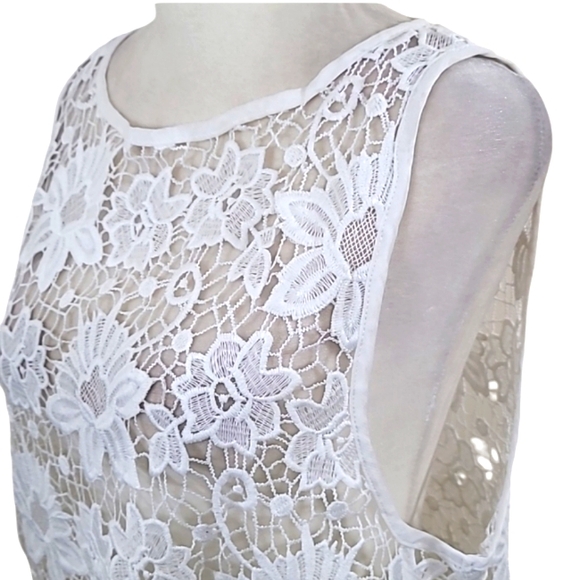 Muche et Muchette Crochet Sleeveless Top White Embroidered Lace Keyhole Back - Picture 10 of 12